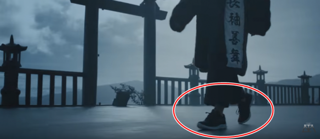 Đôi giày của Bitis xuất hiện trong MV Lạc trôi của ca sĩ Sơn Tùng MTV ra mắt hồi đầu năm 2017.
