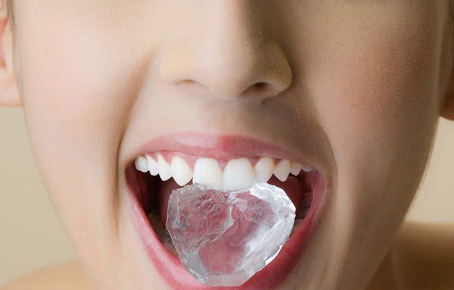 Những thói quen xấu đang âm thầm phá huỷ men răng của bạn mỗi ngày - Ảnh 1.