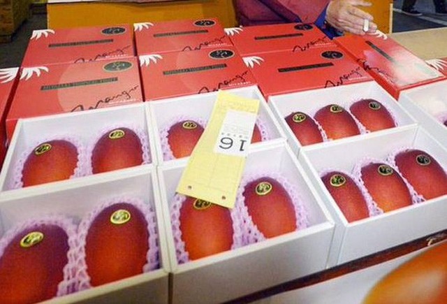 Giờ đến trái cây cũng làm hàng hiệu, một quả xoài có giá hơn 6 triệu và có một nơi bán toàn hàng hiệu như vậy - Ảnh 9.