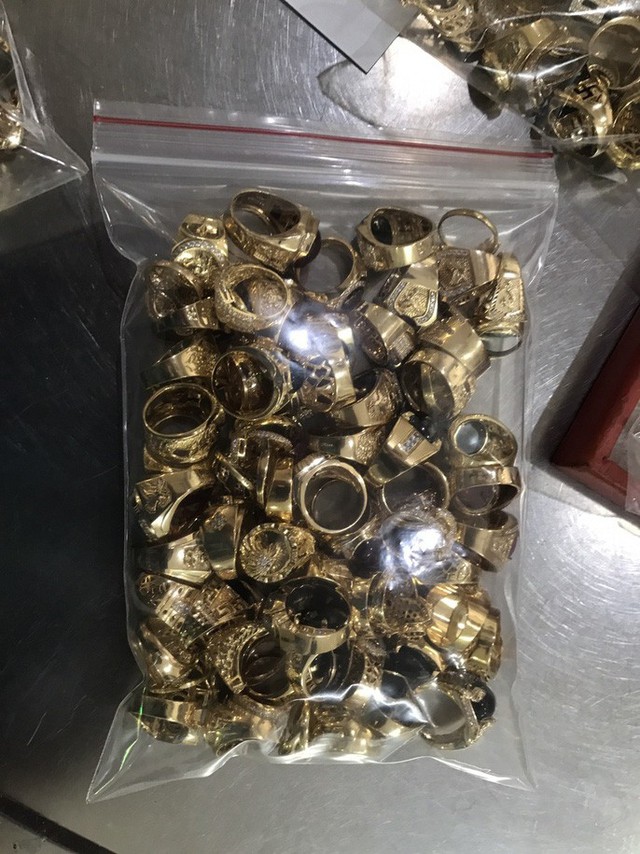 Công an Quảng Nam tìm người sở hữu 230 lượng vàng - Ảnh 2.