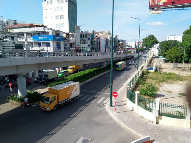  Cận cảnh cầu vượt ‘giải cứu’ kẹt xe ở cửa ngõ sân bay Tân Sơn Nhất - Ảnh 7.