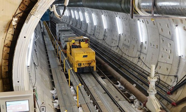 Công an đang làm rõ vụ bào tường vây metro Sài Gòn  - Ảnh 2.