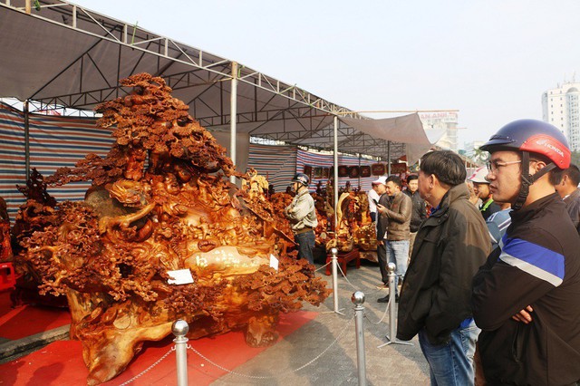 Chiêm ngưỡng bức tượng Phật Di Lặc bằng gỗ hương nặng 3,5 tấn, rao bán 1,2 tỷ ở chợ Tết Thanh Hóa - Ảnh 4.