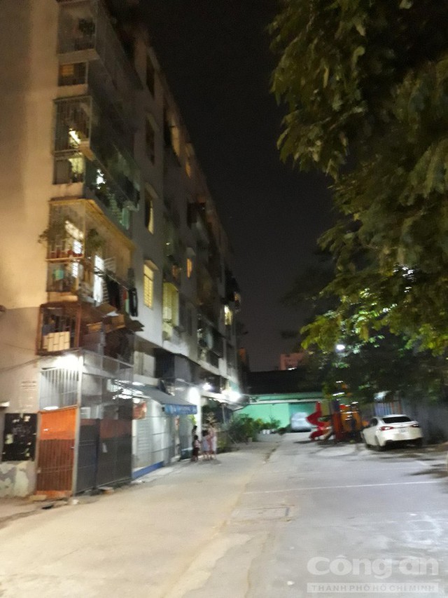  Chung cư ở trung tâm Sài Gòn nghiêng nghiêm trọng, khẩp cấp di dời dân trong đêm - Ảnh 5.