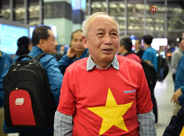 Hàng trăm CĐV từ Hà Nội - Hồ Chí Minh hội quân sang cổ vũ ĐT Việt Nam trong trận tứ kết Asian Cup 2019 - Ảnh 5.