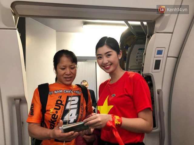 Bố mẹ Văn Hậu, Tiến Dũng và anh trai Quang Hải sang Dubai cổ vũ cho ĐT Việt Nam trong trận tứ kết Asian Cup gặp Nhật Bản - Ảnh 8.