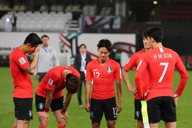 Tuyển thủ Hàn Quốc buồn bã, CĐV suy sụp sau thất bại ở tứ kết Asian Cup 2019 - Ảnh 1.