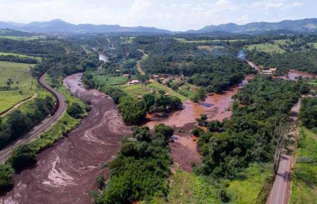Brazil: Vỡ đập chất thải, hơn 200 người mất tích trong bùn lầy - Ảnh 6.