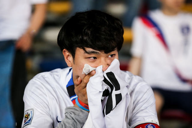 Tuyển thủ Hàn Quốc buồn bã, CĐV suy sụp sau thất bại ở tứ kết Asian Cup 2019 - Ảnh 7.