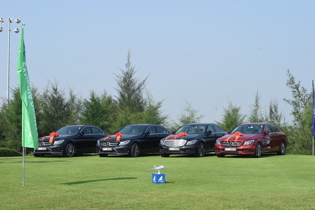 Tay golf trúng tới 4 chiếc xe Mercedes và nhận quà trị giá 10 tỷ đồng chỉ nhờ một cú đánh  - Ảnh 1.