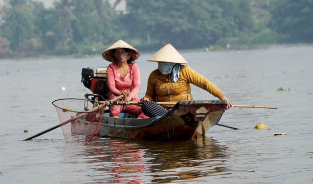  Người Sài Gòn mua cua mang đến chùa phóng sinh ngày ông Công ông Táo - Ảnh 7.