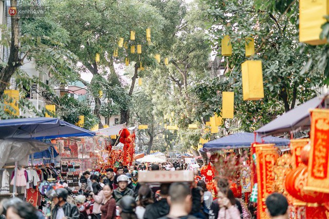  Rộn ràng không khí Tết tại chợ hoa Hàng Lược - phiên chợ truyền thống lâu đời nhất ở Hà Nội - Ảnh 1.
