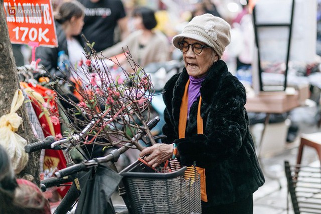  Rộn ràng không khí Tết tại chợ hoa Hàng Lược - phiên chợ truyền thống lâu đời nhất ở Hà Nội - Ảnh 4.