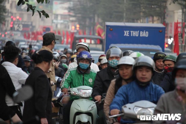 Ảnh: Cận Tết Nguyên đán, Hà Nội ùn tắc kinh hoàng - Ảnh 16.