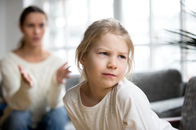  Nếu thấy con có thái độ hỗn hào thiếu tôn trọng thì cha mẹ hãy áp dụng ngay 7 phương pháp này - Ảnh 2.