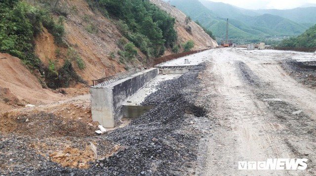 Tuyến cao tốc 11.500 tỷ đồng La Sơn - Túy Loan chưa hoàn thành đã sạt lở - Ảnh 3.