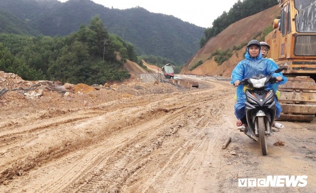 Tuyến cao tốc 11.500 tỷ đồng La Sơn - Túy Loan chưa hoàn thành đã sạt lở - Ảnh 4.