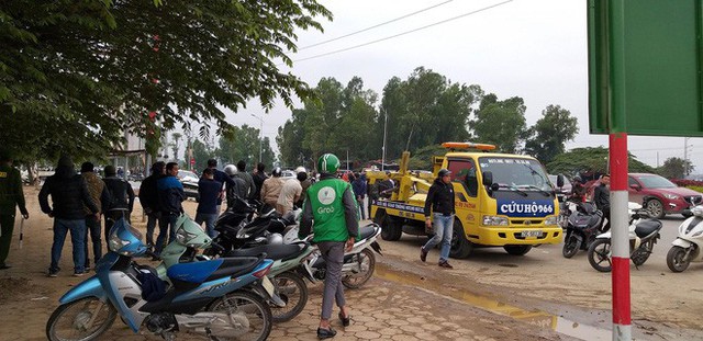  Ô tô điên đâm hai vợ chồng tử vong ở Hà Nội: Chỉ còn cách nhà vài km thì bất ngờ gặp nạn - Ảnh 1.