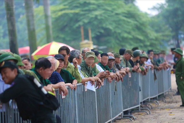 Bất cập ngày phát vé cho thương binh: Nhiều vé được tuồn cho phe vé chợ đen - Ảnh 4.