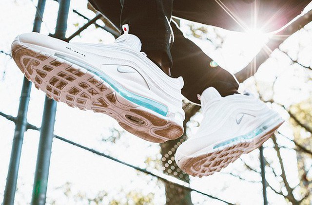 Nike tung mẫu giày được quảng cáo có chứa Nước Thánh với giá 70 triệu/đôi và bán hết veo chỉ trong vài giờ lên kệ - Ảnh 7.