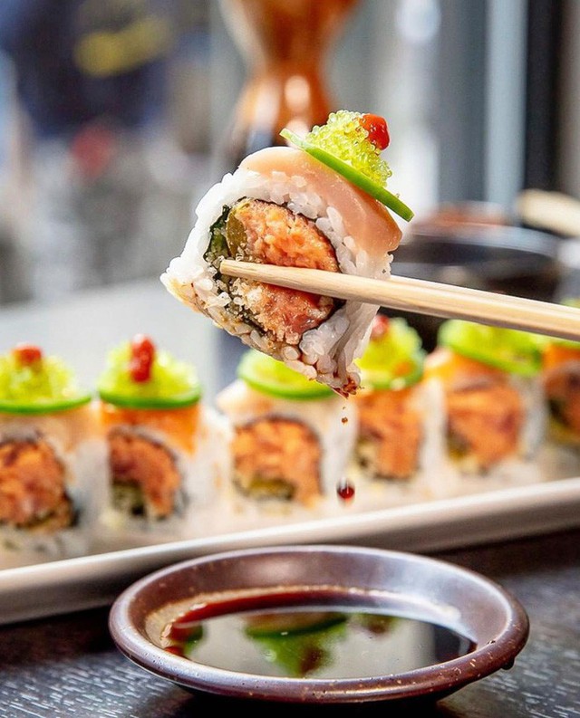 Đố bạn biết sushi và kimbap có gì khác nhau: Ngoài xuất xứ từ 2 quốc gia, điểm đặc trưng này mới là quyết định! - Ảnh 1.