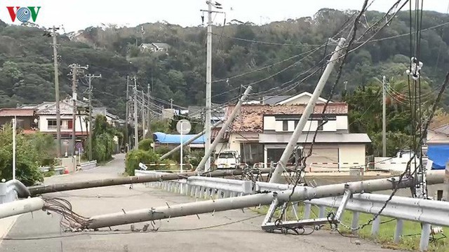 Nhật Bản sau bão Hagibis: Đường biến thành sông, nhà cửa đổ sập - Ảnh 1.