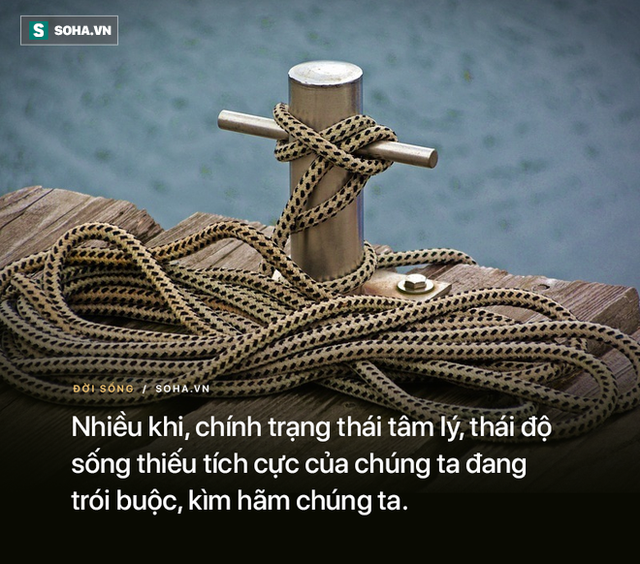  Hỏi mua quả bóng bay màu đen rồi thả lên trời, đứa trẻ nhận được 1 thứ cả đời hữu ích - Ảnh 2.