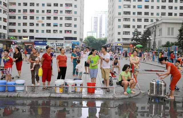 Nước sạch sông Đà nhiễm dầu, hàng vạn hộ dân nơi nào đang sử dụng?  - Ảnh 1.