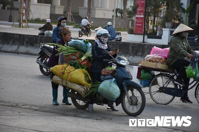 Ảnh: Những bóng hồng vất vả mưu sinh, chưa bao giờ được nhận quà 20/10 - Ảnh 11.