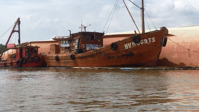 Cận cảnh cứu hộ tàu 8.000 tấn chìm trên sông Lòng Tàu - Ảnh 3.