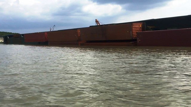 Cận cảnh cứu hộ tàu 8.000 tấn chìm trên sông Lòng Tàu - Ảnh 9.