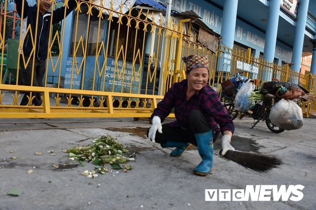 Ảnh: Những bóng hồng vất vả mưu sinh, chưa bao giờ được nhận quà 20/10 - Ảnh 10.