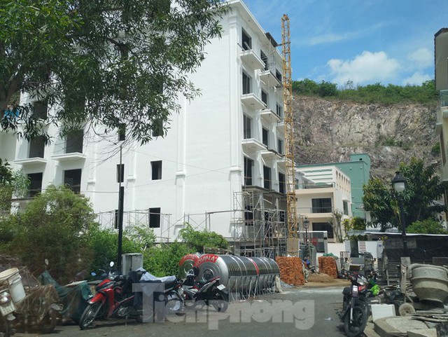 Bất chấp bị cưỡng chế, khu biệt thự Ocean View Nha Trang vẫn vô tư xây dựng - Ảnh 3.