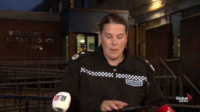 39 thi thể ở Anh: Cảnh sát tìm thấy gì sau 4 ngày điều tra? - Ảnh 3.