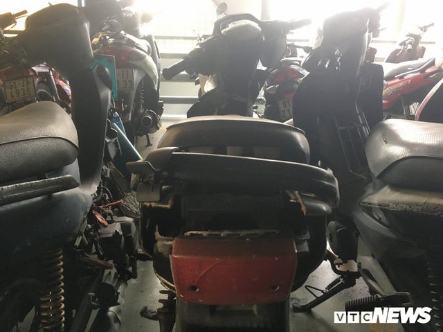 Ảnh: Hàng trăm xe máy bị bỏ rơi, thành cục nợ ở sân bay Tân Sơn Nhất - Ảnh 3.