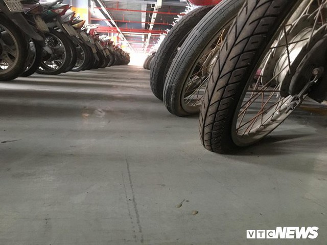 Ảnh: Hàng trăm xe máy bị bỏ rơi, thành cục nợ ở sân bay Tân Sơn Nhất - Ảnh 5.