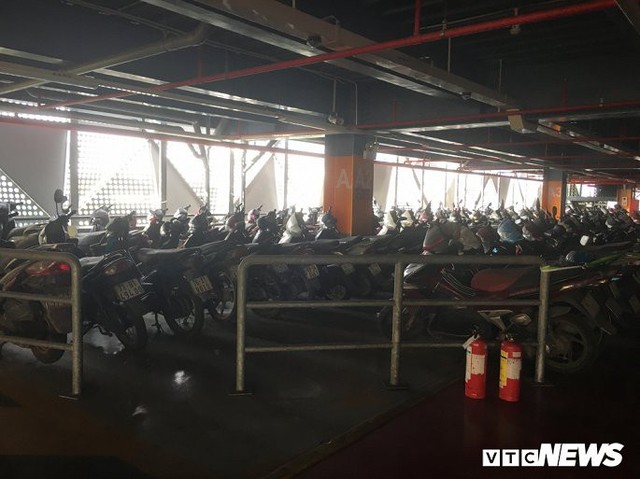 Ảnh: Hàng trăm xe máy bị bỏ rơi, thành cục nợ ở sân bay Tân Sơn Nhất - Ảnh 6.