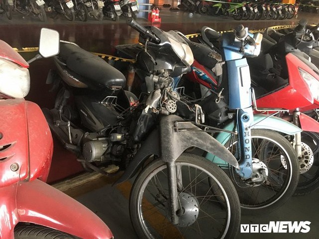 Ảnh: Hàng trăm xe máy bị bỏ rơi, thành cục nợ ở sân bay Tân Sơn Nhất - Ảnh 7.