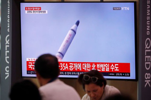 Canh bạc thử tên lửa của Triều Tiên - Ảnh 1.