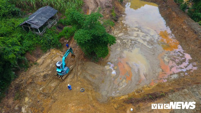 Cận cảnh quá trình xử lý bùn nhiễm dầu thải trên kênh dẫn nước Sông Đà - Ảnh 7.