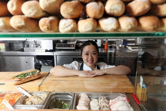 Hành trình 130 năm của bánh mì Việt Nam qua con mắt đầu bếp gốc Việt: Từ thức quà đường phố bình dân đến đại diện ẩm thực được thế giới yêu thích - Ảnh 2.