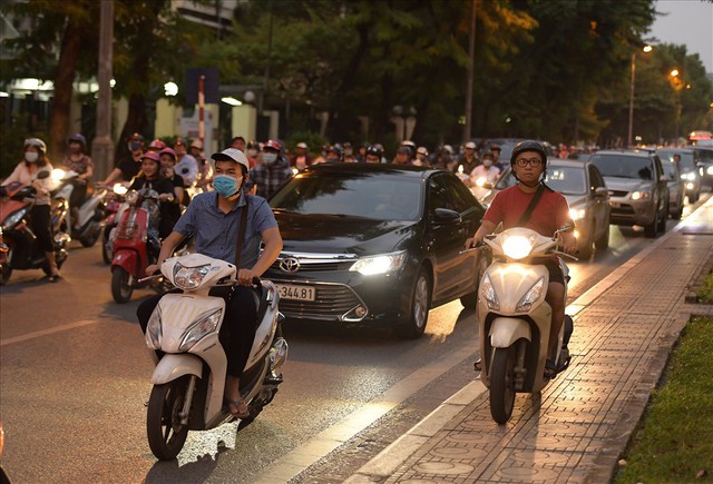 Hà Nội: Rào chắn một chiều đường Kim Mã khiến giao thông hỗn loạn - Ảnh 12.