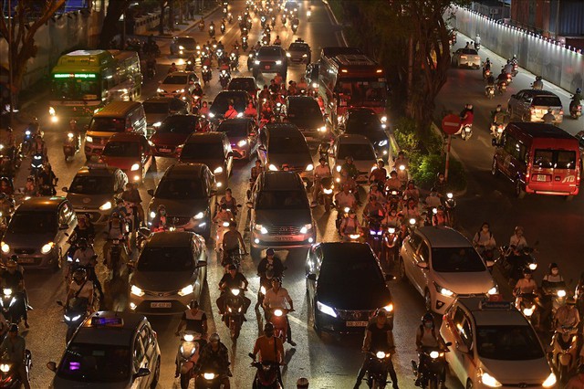 Hà Nội: Rào chắn một chiều đường Kim Mã khiến giao thông hỗn loạn - Ảnh 13.