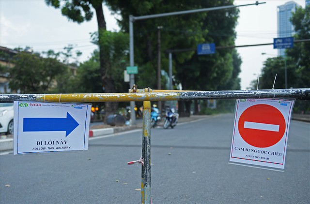 Hà Nội: Rào chắn một chiều đường Kim Mã khiến giao thông hỗn loạn - Ảnh 3.