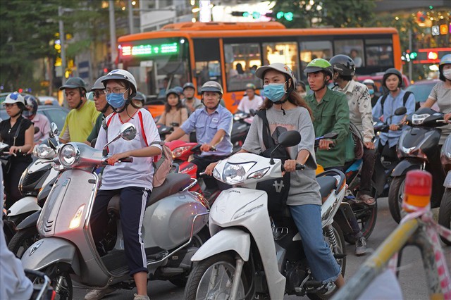 Hà Nội: Rào chắn một chiều đường Kim Mã khiến giao thông hỗn loạn - Ảnh 7.