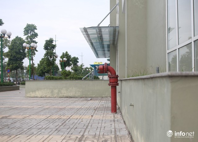 Tuy nhiên, theo quan sát của PV Infonet, dự án giãn dân phố cổ ở phường Thượng Thanh, quận Long Biên đã hoàn thành xong cơ sở hạ tầng nhưng chưa có bất kỳ một người dân nào nằm trong diện này chuyển đến ở.