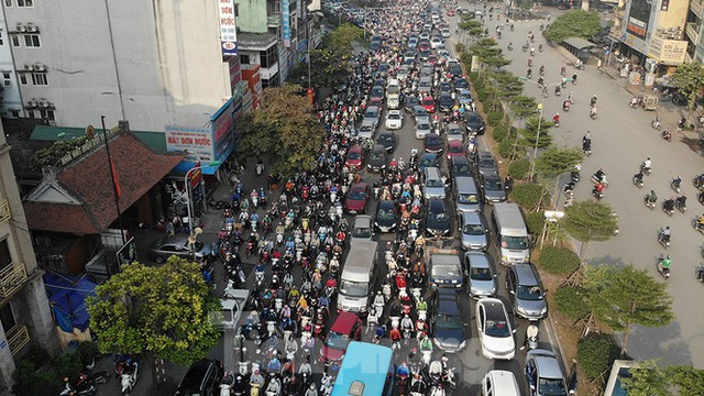 Nỗi khổ của người dân Hà Nội khi qua Ngã Tư Sở mỗi sáng đầu tuần - Ảnh 6.