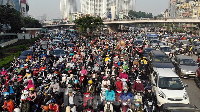 Nỗi khổ của người dân Hà Nội khi qua Ngã Tư Sở mỗi sáng đầu tuần - Ảnh 8.