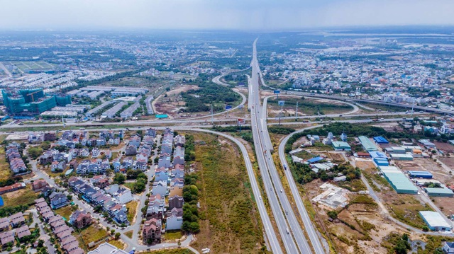 Thúc tiến độ cao tốc Dầu Giây - Phan Thiết 14.000 tỷ đồng, bất động sản Bình Thuận chờ sóng   - Ảnh 1.