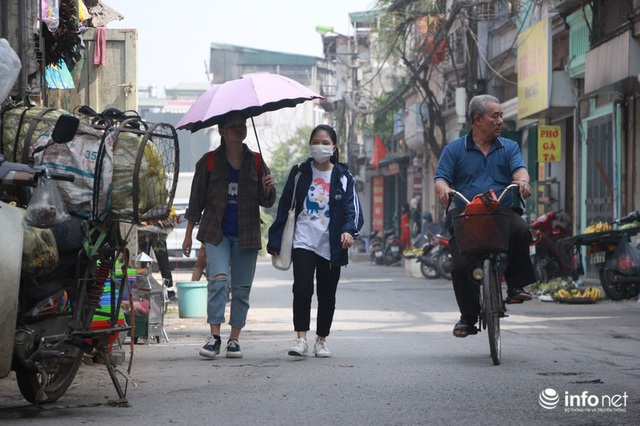 Người mua, kẻ bán tấp nập trở lại trên con ngõ nhỏ cạnh Nhà máy Rạng Đông - Ảnh 13.